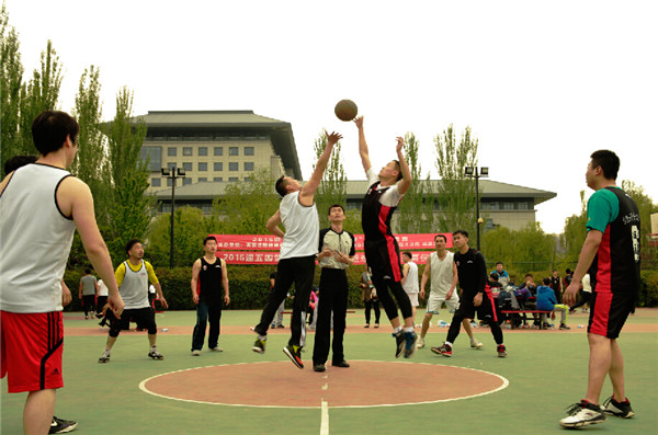 世融集团举办“迎五一·庆五四”篮球邀请赛活动