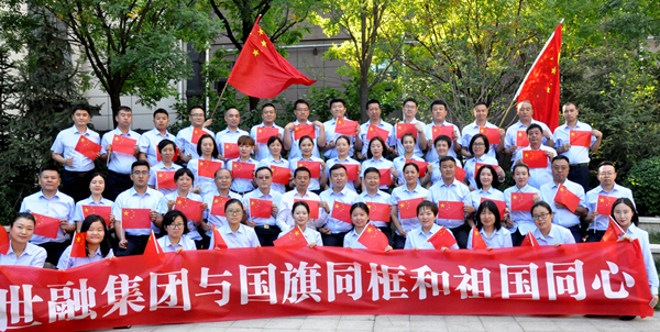 与国旗同框   和祖国同心